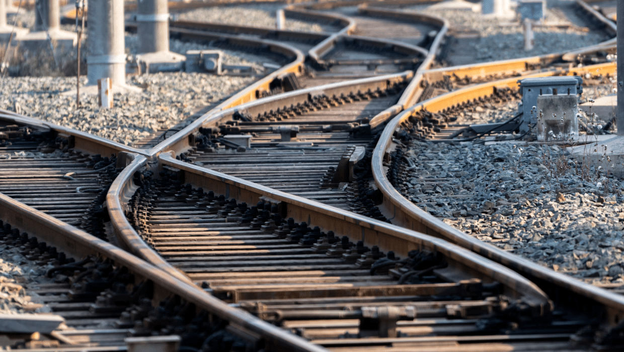 Reciclaje de formación en PRL del sector del metal en obras de construcción: Trabajos de construcción y mantenimiento de vías férreas