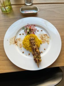 Brocheta de pollo de corral