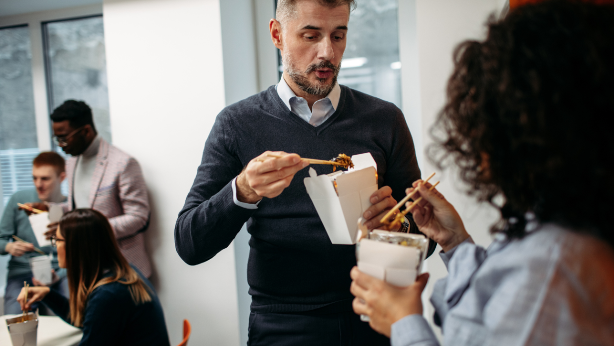 ¿La pausa para comer es tiempo de trabajo?