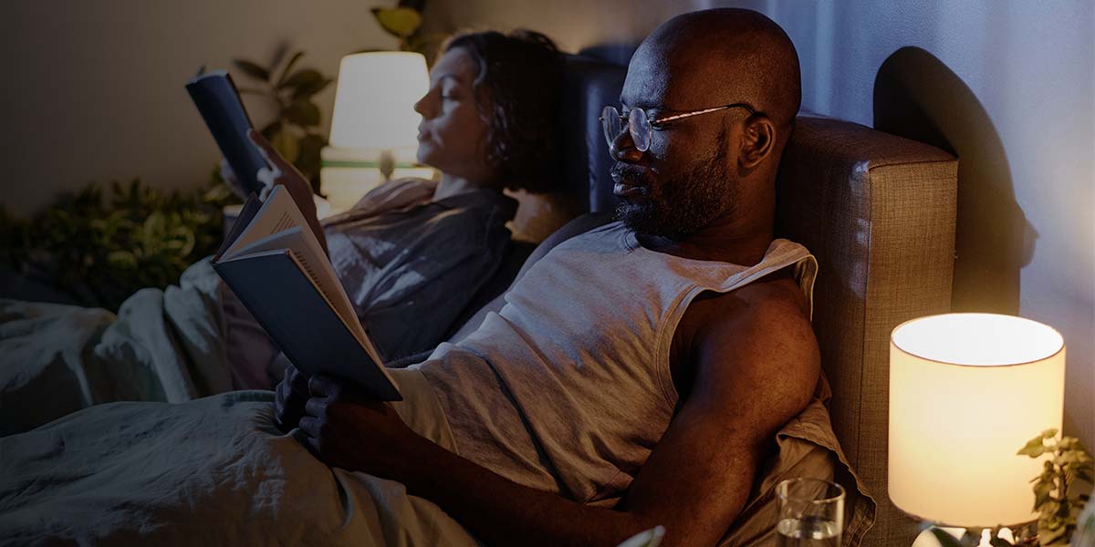 Alternativas al móvil antes de dormir que favorecen el descanso