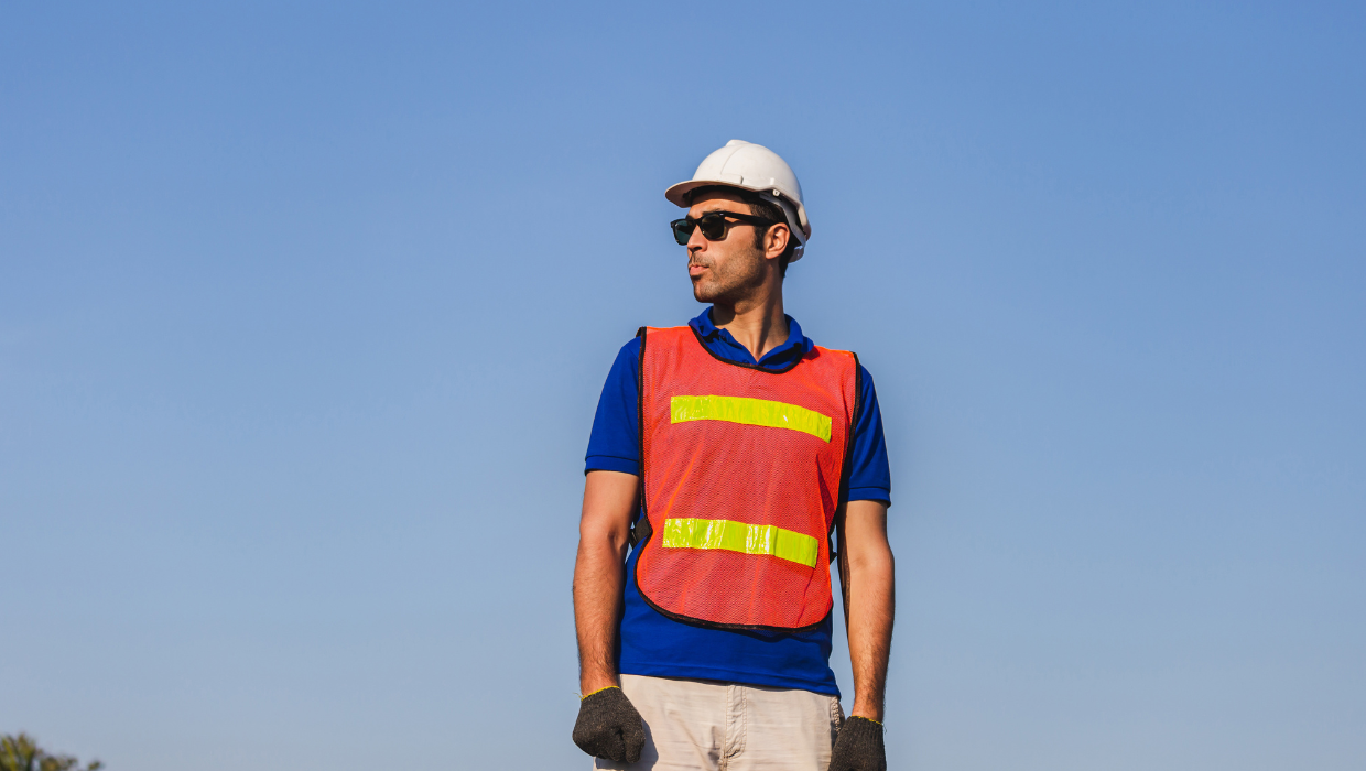 Cómo adaptar el uniforme de trabajo al calor del verano